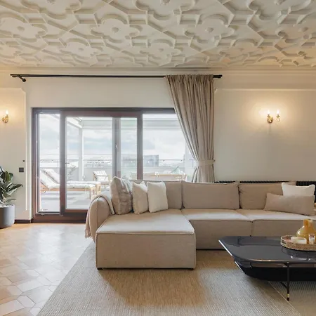 Lägenhet One-of-a-kind Downtown Penthouse, 270-degree Views, Two Terraces, Fireplaces, Grill Bukarest
