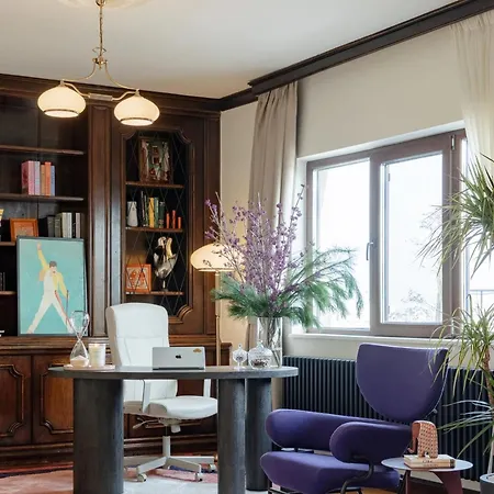 One-of-a-kind Downtown Penthouse, 270-degree Views, Two Terraces, Fireplaces, Grill Lägenhet *