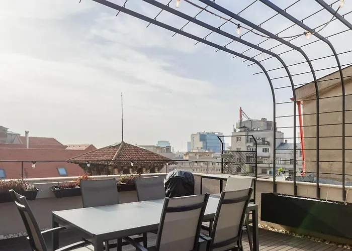 One-of-a-kind Downtown Penthouse, 270-degree Views, Two Terraces, Fireplaces, Grill Lejlighed Bukarest