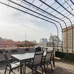 One-of-a-kind Downtown Penthouse, 270-degree Views, Two Terraces, Fireplaces, Grill Lejlighed Bukarest