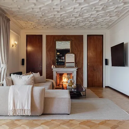 One-of-a-kind Downtown Penthouse, 270-degree Views, Two Terraces, Fireplaces, Grill Lejlighed Bukarest