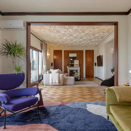 Appartement One-of-a-kind Downtown Penthouse, 270-degree Views, Two Terraces, Fireplaces, Grill Boekarest