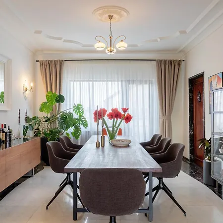 Διαμέρισμα One-of-a-kind Downtown Penthouse, 270-degree Views, Two Terraces, Fireplaces, Grill