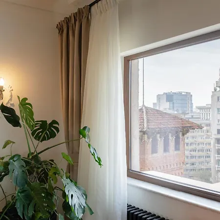 One-of-a-kind Downtown Penthouse, 270-degree Views, Two Terraces, Fireplaces, Grill Boekarest