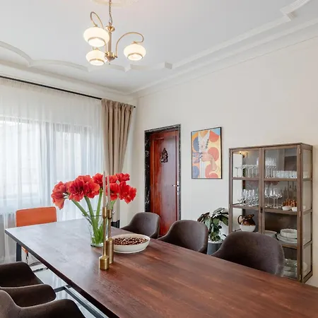 شقة One-of-a-kind Downtown Penthouse, 270-degree Views, Two Terraces, Fireplaces, Grill بوخارست