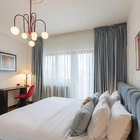 Appartement One-of-a-kind Downtown Penthouse, 270-degree Views, Two Terraces, Fireplaces, Grill Bucarest