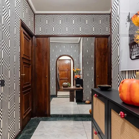 One-of-a-kind Downtown Penthouse, 270-degree Views, Two Terraces, Fireplaces, Grill Appartement Bucarest