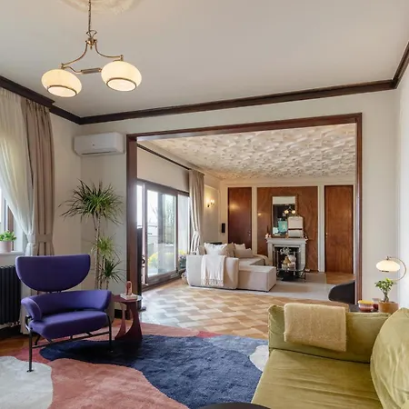 One-of-a-kind Downtown Penthouse, 270-degree Views, Two Terraces, Fireplaces, Grill Bukurešť