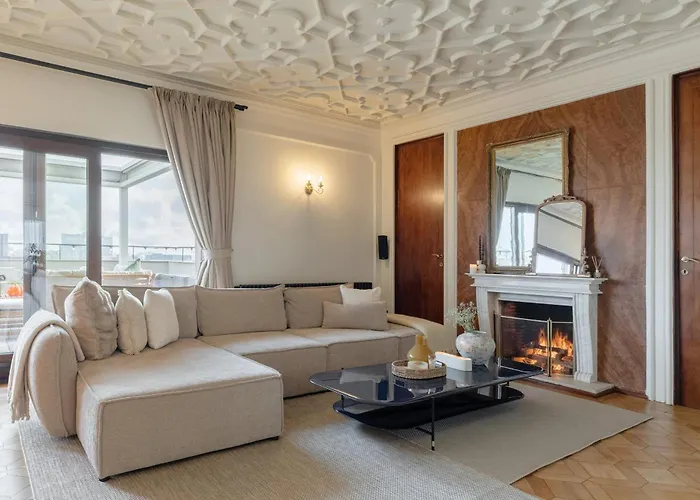 One-of-a-kind Downtown Penthouse, 270-degree Views, Two Terraces, Fireplaces, Grill Apartament