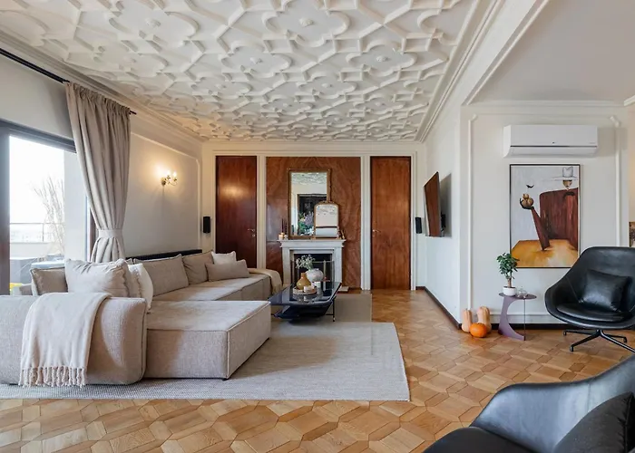 Апартаменти One-of-a-kind Downtown Penthouse, 270-degree Views, Two Terraces, Fireplaces, Grill *