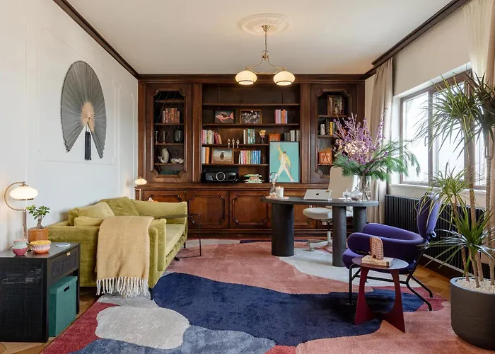 Apartmán One-of-a-kind Downtown Penthouse, 270-degree Views, Two Terraces, Fireplaces, Grill