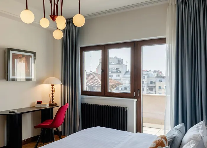 One-of-a-kind Downtown Penthouse, 270-degree Views, Two Terraces, Fireplaces, Grill Bukurešť