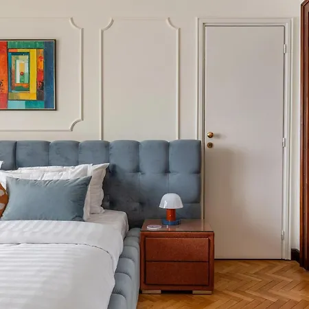 One-of-a-kind Downtown Penthouse, 270-degree Views, Two Terraces, Fireplaces, Grill בוקרשט