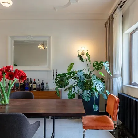 One-of-a-kind Downtown Penthouse, 270-degree Views, Two Terraces, Fireplaces, Grill דירה *