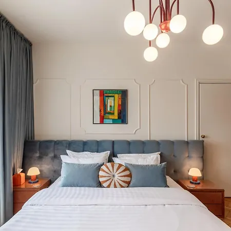 דירה One-of-a-kind Downtown Penthouse, 270-degree Views, Two Terraces, Fireplaces, Grill בוקרשט