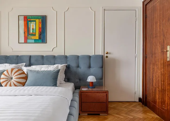 One-of-a-kind Downtown Penthouse, 270-degree Views, Two Terraces, Fireplaces, Grill בוקרשט