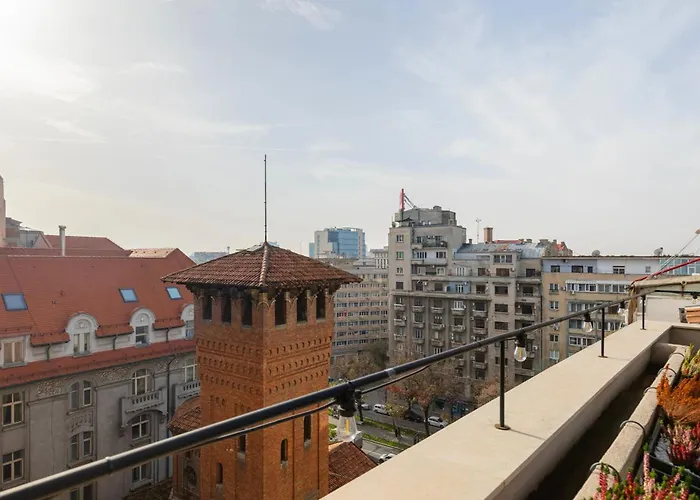 One-of-a-kind Downtown Penthouse, 270-degree Views, Two Terraces, Fireplaces, Grill בוקרשט