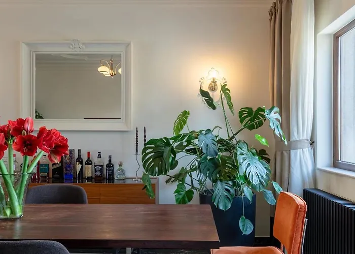 One-of-a-kind Downtown Penthouse, 270-degree Views, Two Terraces, Fireplaces, Grill דירה *