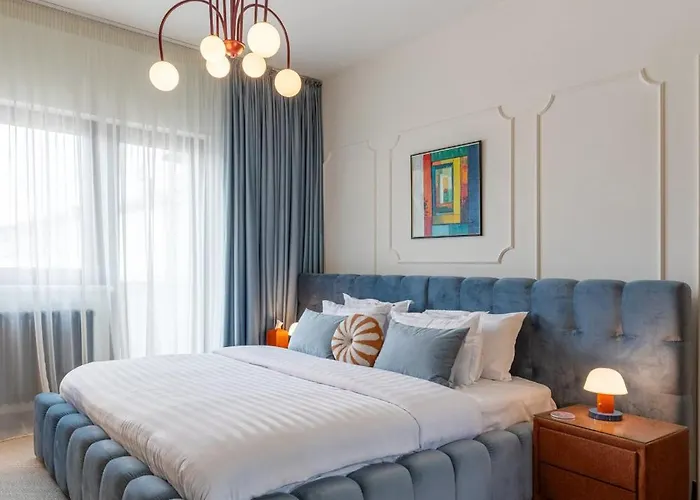 One-of-a-kind Downtown Penthouse, 270-degree Views, Two Terraces, Fireplaces, Grill דירה *
