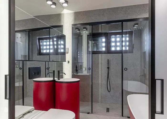 One-of-a-kind Downtown Penthouse, 270-degree Views, Two Terraces, Fireplaces, Grill דירה בוקרשט