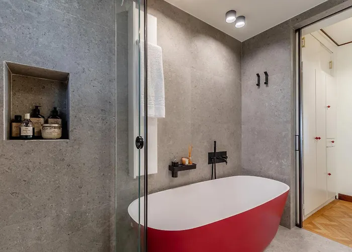 One-of-a-kind Downtown Penthouse, 270-degree Views, Two Terraces, Fireplaces, Grill בוקרשט