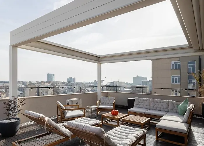 One-of-a-kind Downtown Penthouse, 270-degree Views, Two Terraces, Fireplaces, Grill בוקרשט