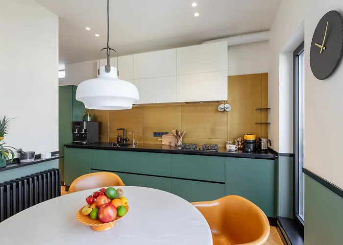 One-of-a-kind Downtown Penthouse, 270-degree Views, Two Terraces, Fireplaces, Grill דירה *