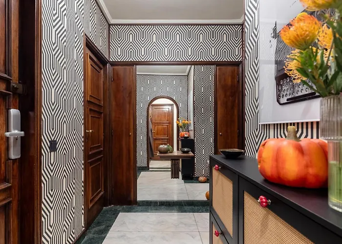 One-of-a-kind Downtown Penthouse, 270-degree Views, Two Terraces, Fireplaces, Grill דירה בוקרשט