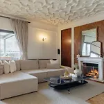 One-of-a-kind Downtown Penthouse, 270-degree Views, Two Terraces, Fireplaces, Grill Apartman