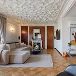 Apartman One-of-a-kind Downtown Penthouse, 270-degree Views, Two Terraces, Fireplaces, Grill *