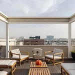 Apartman One-of-a-kind Downtown Penthouse, 270-degree Views, Two Terraces, Fireplaces, Grill *