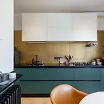 Apartman One-of-a-kind Downtown Penthouse, 270-degree Views, Two Terraces, Fireplaces, Grill Bukarest